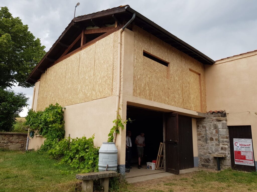 Travaux d’une toiture réalisés par votre artisan couvreur-zingueur Tektoit à Beaumont
