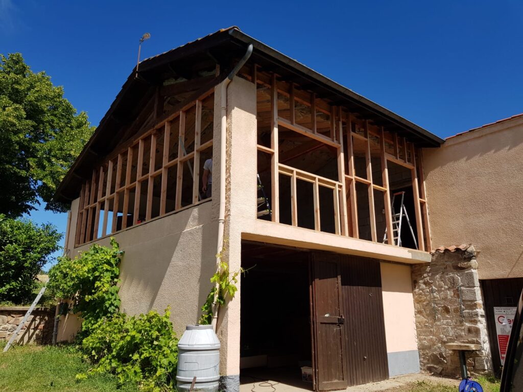 Travaux d’une toiture réalisés par votre artisan couvreur-zingueur Tektoit à Clermont-Ferrand