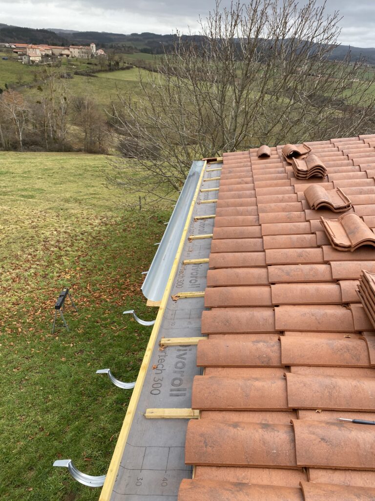 Travaux d’une toiture réalisés par votre artisan couvreur-zingueur Tektoit à Cournon
