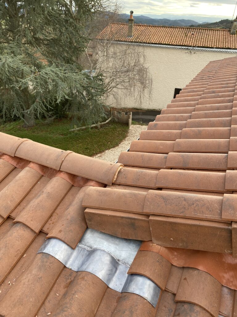 Travaux d’une toiture réalisés par votre artisan couvreur-zingueur Tektoit à Issoire