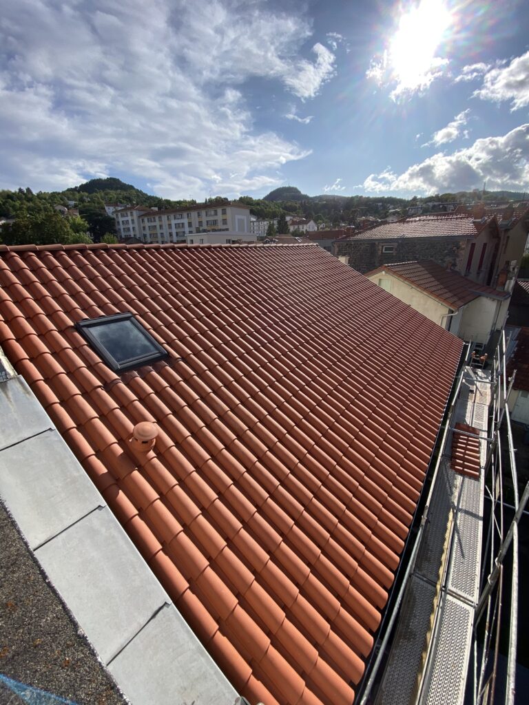 Travaux d’une toiture réalisés par votre artisan couvreur-zingueur Tektoit à Clermont-Ferrand